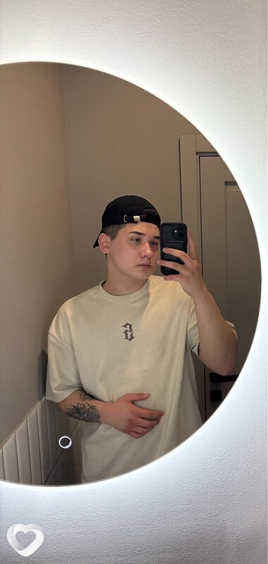 Виктор, 20, Новомосковске — анкета №2271536