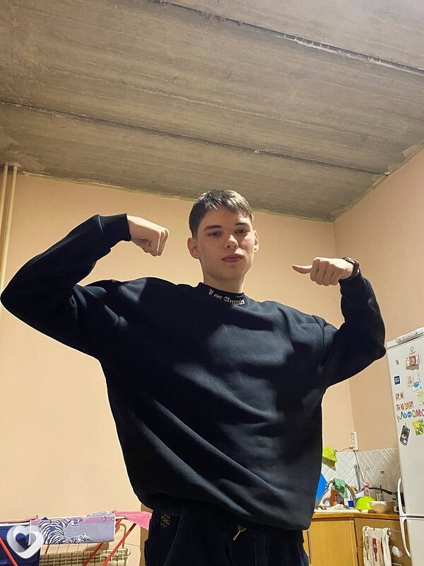 Олег, 21, Москве — анкета №2272284