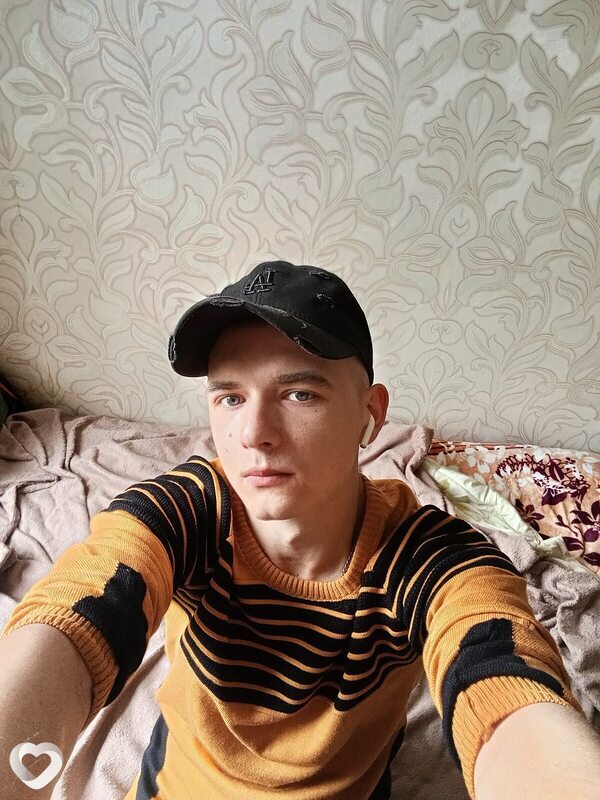 Артём, 25, Новомосковске — анкета №2272290