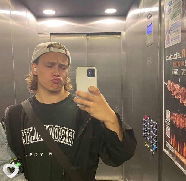 Артем, 22, Москве — анкета №2272742