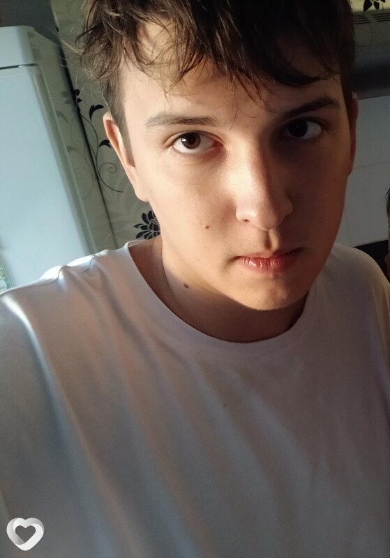 Максим, 19, Екатеринбурге — анкета №2276159