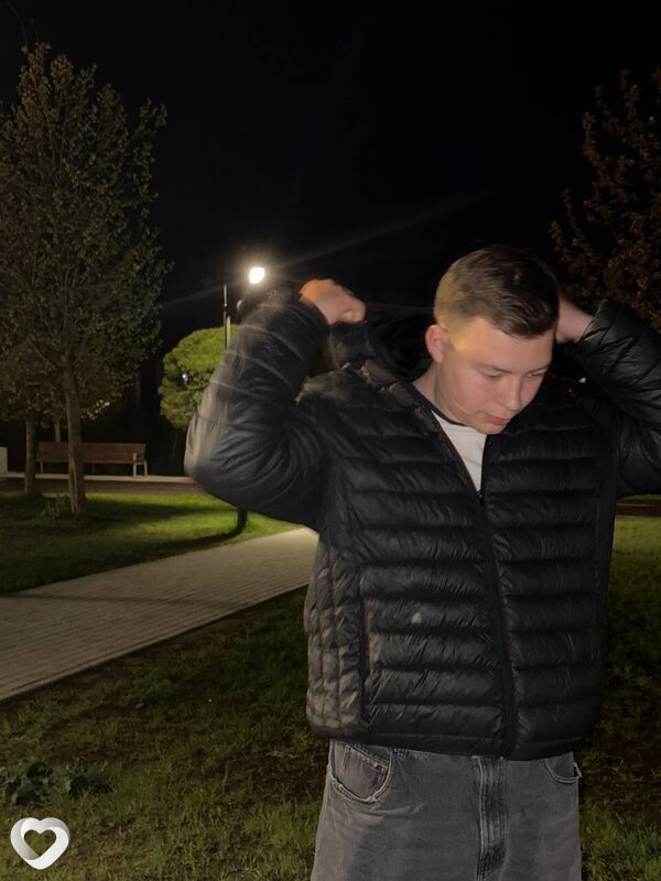 Максим, 21, Орехово-Зуеве — анкета №2279208