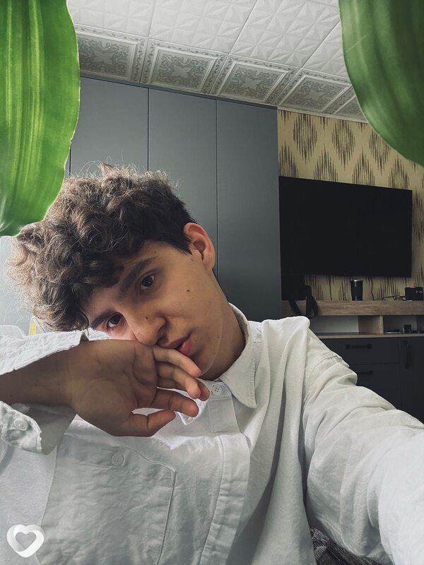 Максим, 21, Калининграде — анкета №2282637