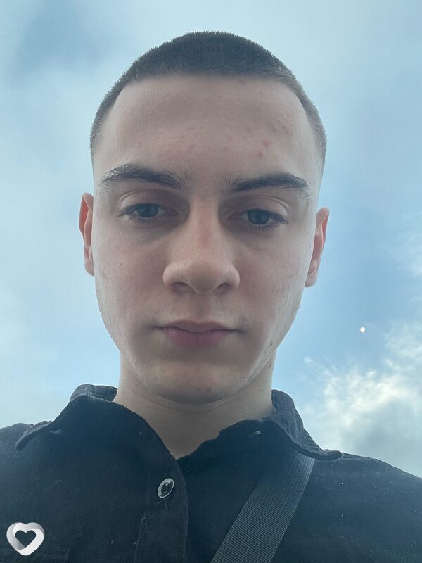 Артём, 21, Евпатории — анкета №2285082