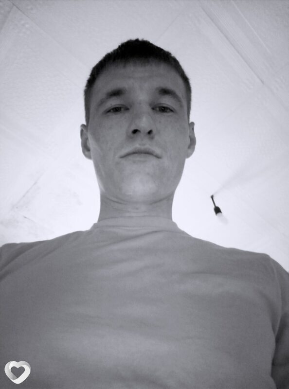 Виктор, 25, Ленске — анкета №2288677