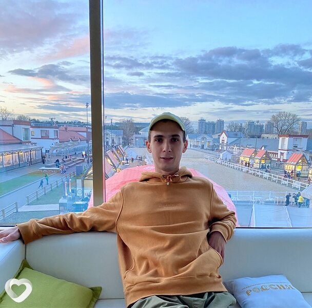Артём, 27, Москве — анкета №2289394