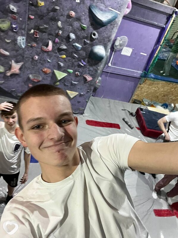 Андрей, 19, Вологде — анкета №2299095