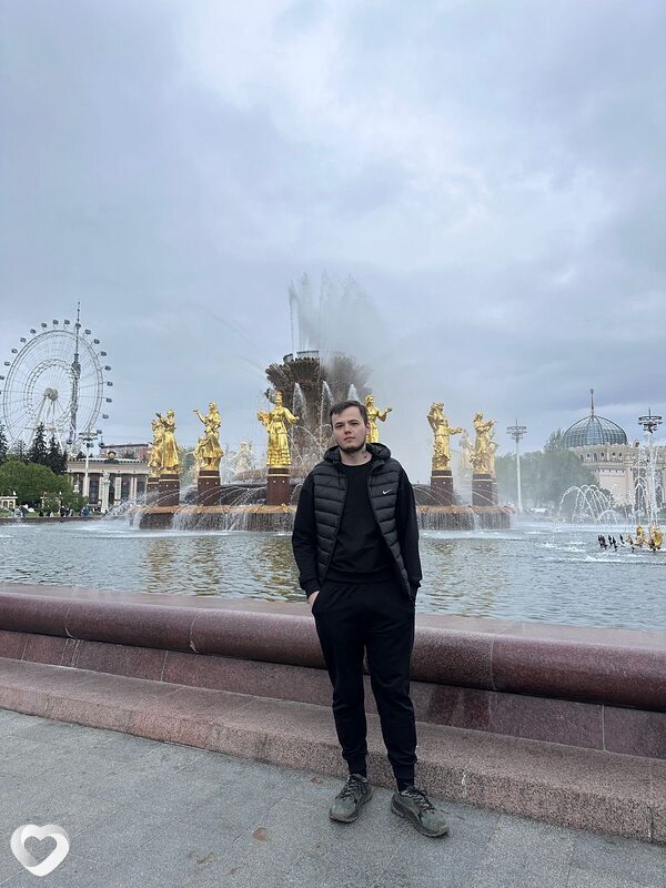 Олег, 22, Москве — анкета №2299542