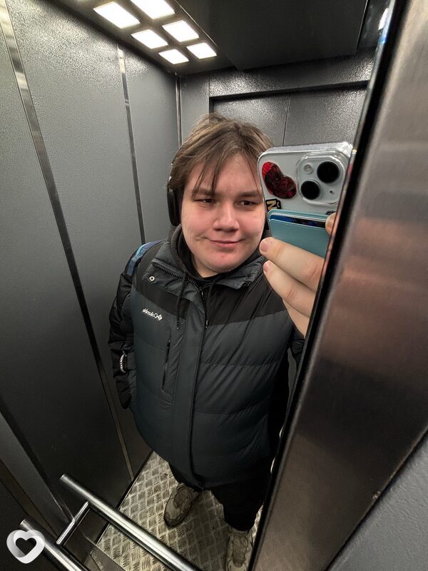 Максим, 20, Москве — анкета №2299861