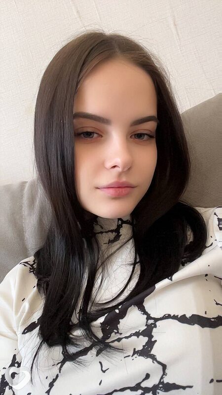 Мила, 21, Новосибирске — анкета №2301494