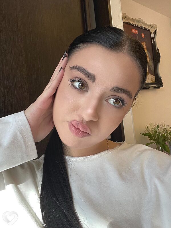 Карина, 23, Екатеринбурге — анкета №2302527