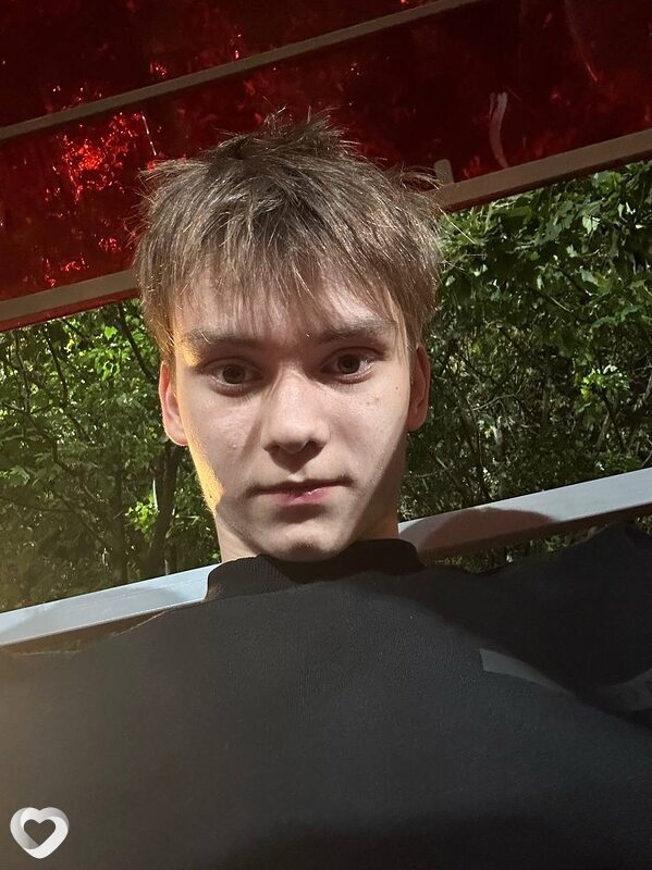 Дима, 20, Москве — анкета №2304476