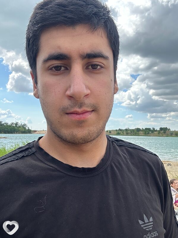 Артем, 23, Батайске — анкета №2307057