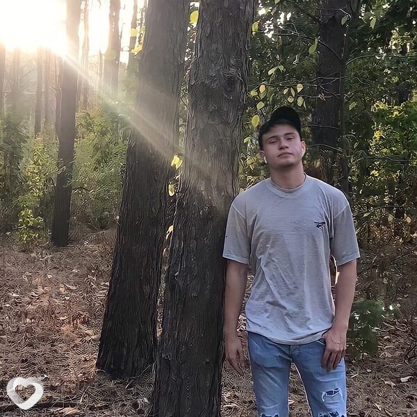 Артем, 22, Воронеже — анкета №2309780