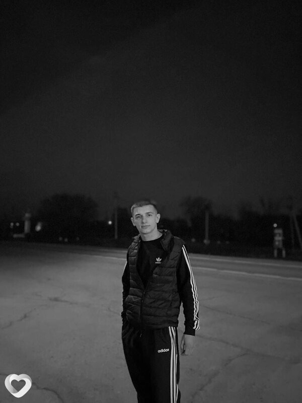 Эдуард, 21, Оренбурге — анкета №2314221