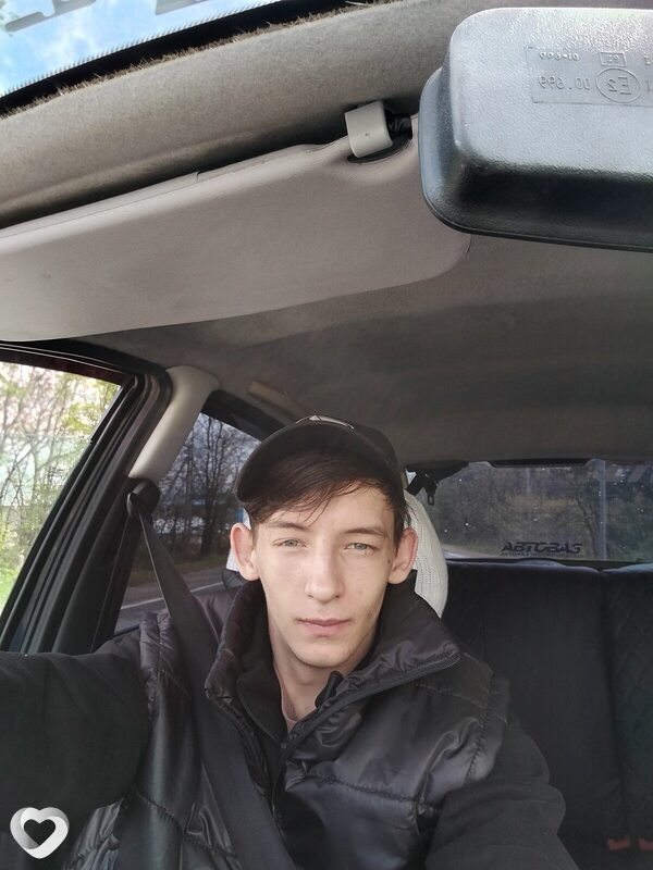 Максим, 20, Москве — анкета №2314292