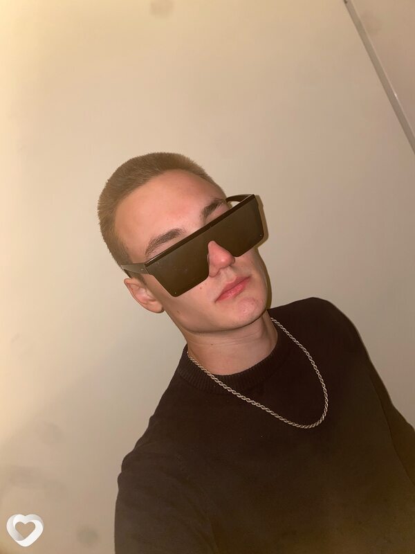Виталий, 21, Москве — анкета №2315108