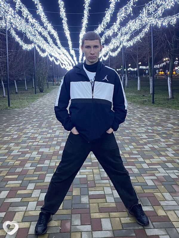Виктор, 21, Луганске — анкета №2315249