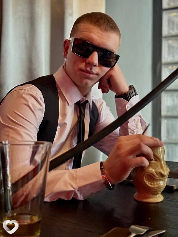 Игорь, 21, Бийске — анкета №2319066
