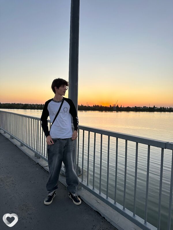 Лев, 19, Москве — анкета №2323177