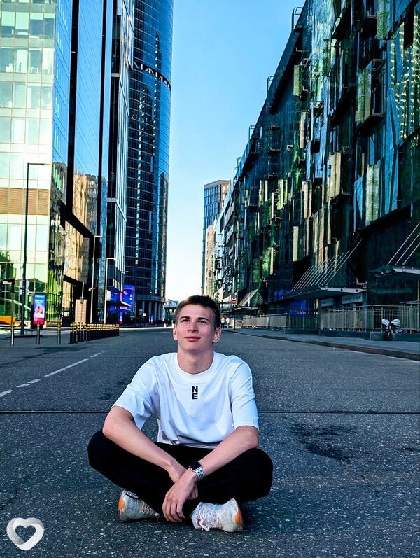 Артём, 20, Москве — анкета №2323327