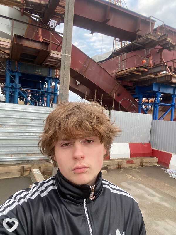 Илья, 19, Москве — анкета №2323345
