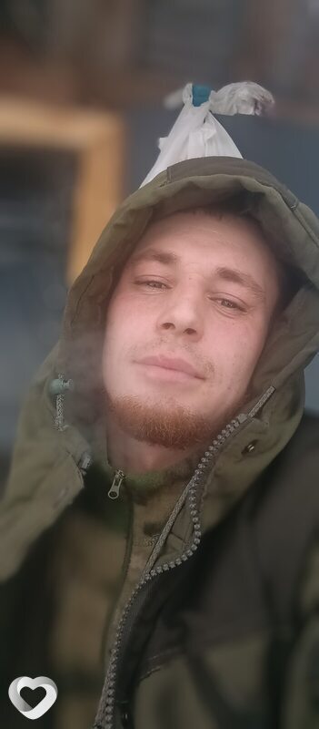 Виктор, Уяр