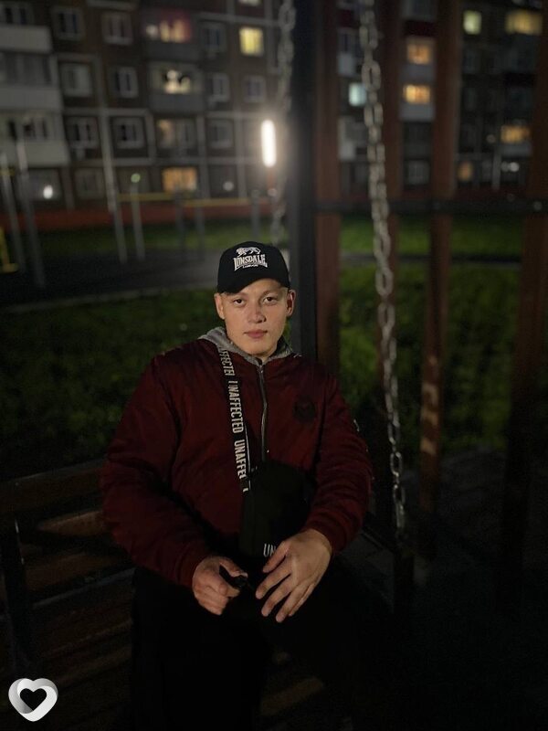 Данил, 21, Омске — анкета №2325315