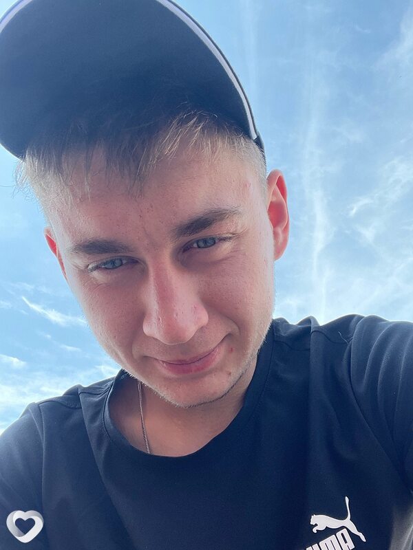 Олег, 21, Новоалтайске — анкета №2325247
