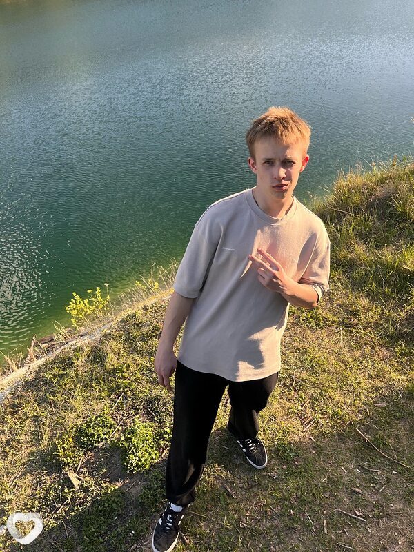 Саша, 19, Гродно — анкета №2327946