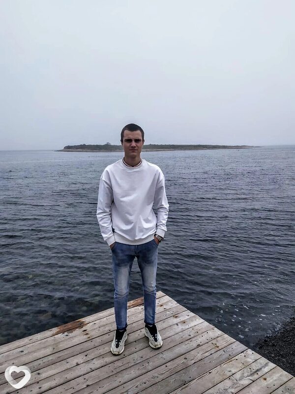 Максим, Белогорск