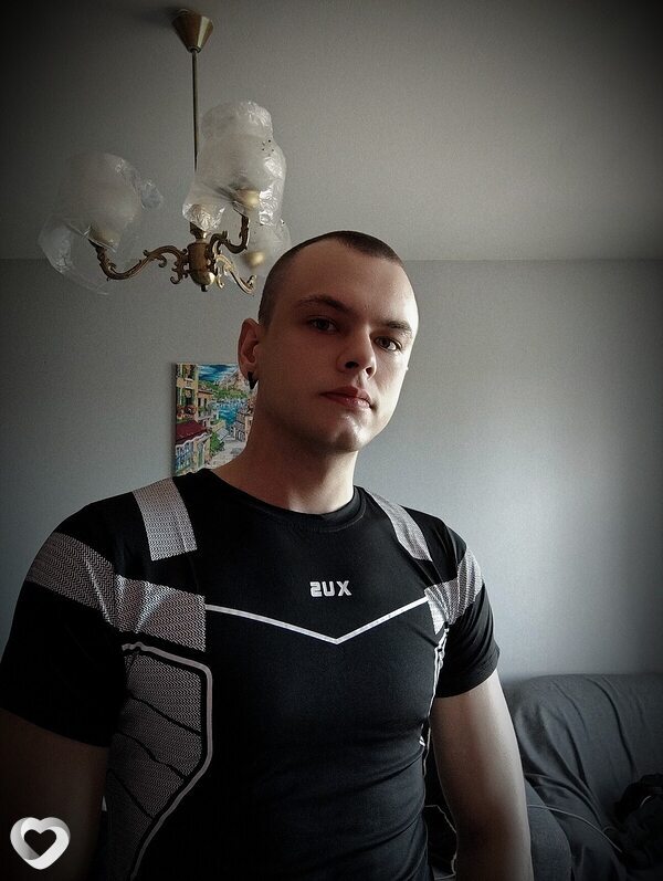 Артём, 21, Минске — анкета №2330493