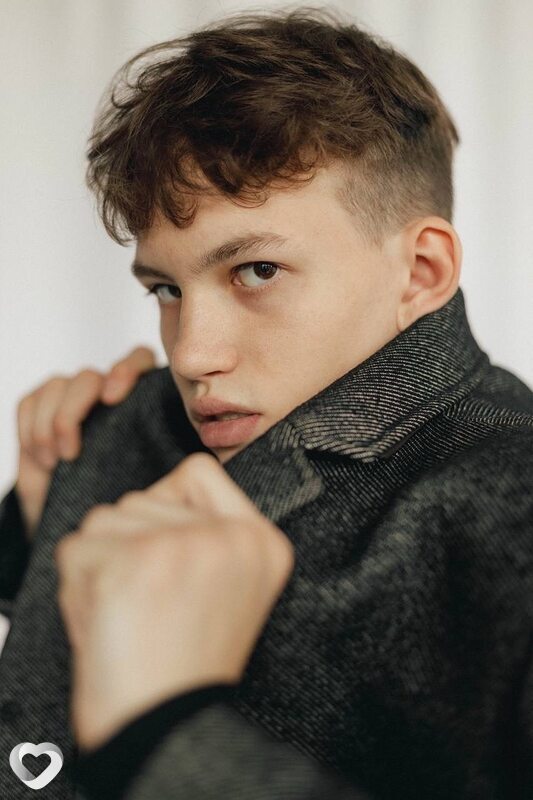 Александр, 19, Барнауле — анкета №2333512