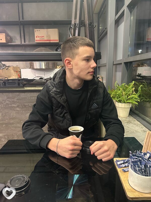 Антон, 21, Ярославле — анкета №2339224