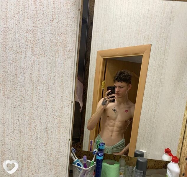 Илья, 21, Омске — анкета №2340044