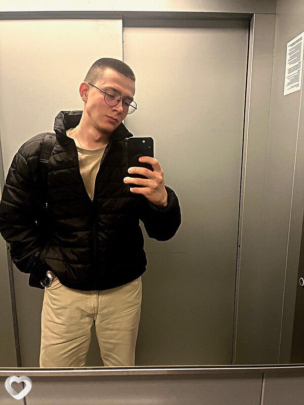 Виталий, 21, Москве — анкета №2341344