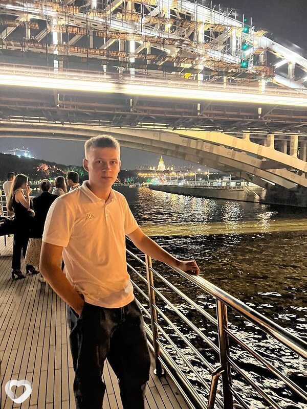 Александр, 22, Москве — анкета №2344235