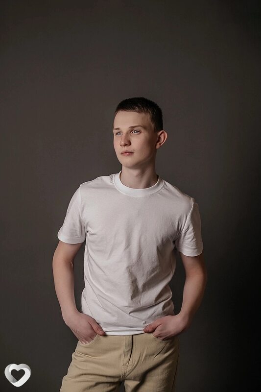 Максим, 19, Мончегорске — анкета №2350823