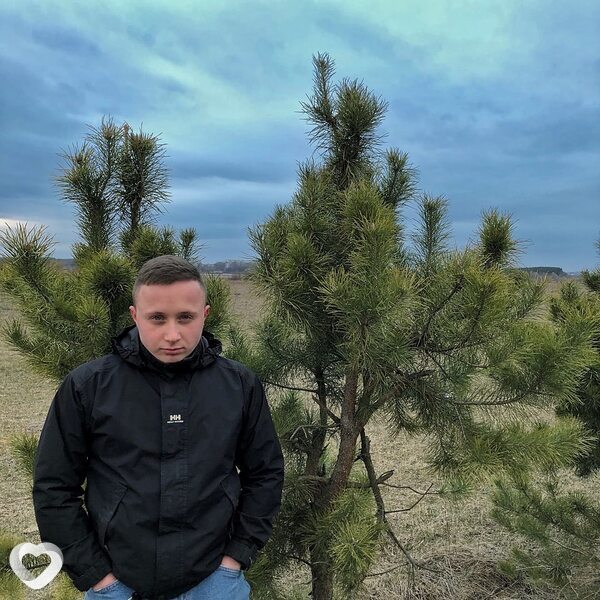 Денис, 23, Москве — анкета №2351158