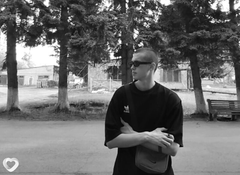 Илья, 21, Барнауле — анкета №2350999