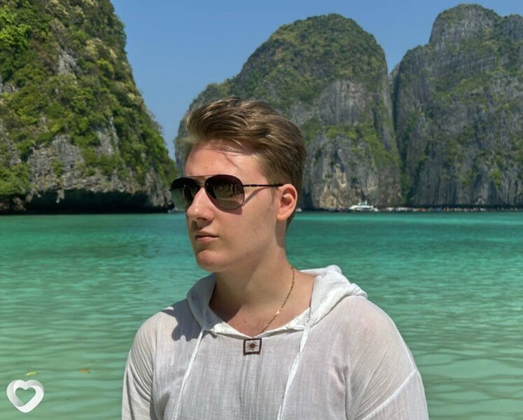 Артём, 20, Санкт-Петербурге — анкета №2351374