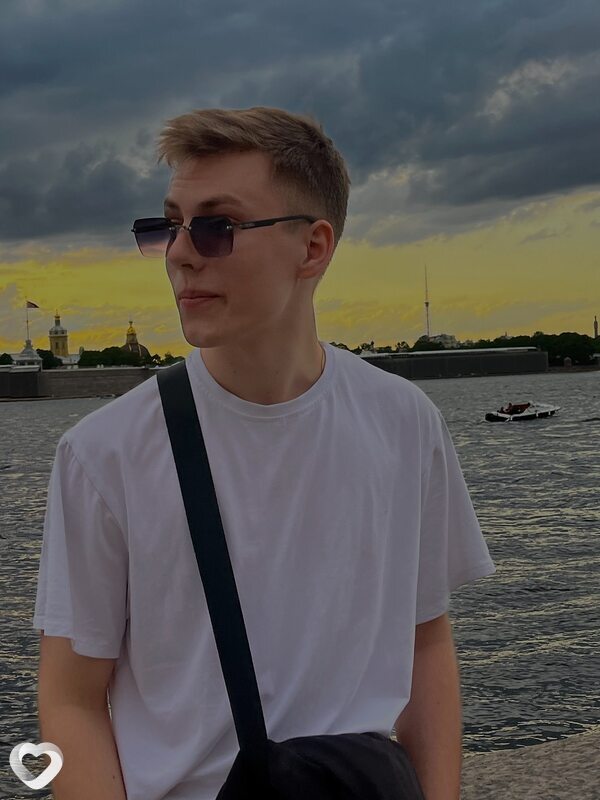 Илья, 22, Москве — анкета №2352068