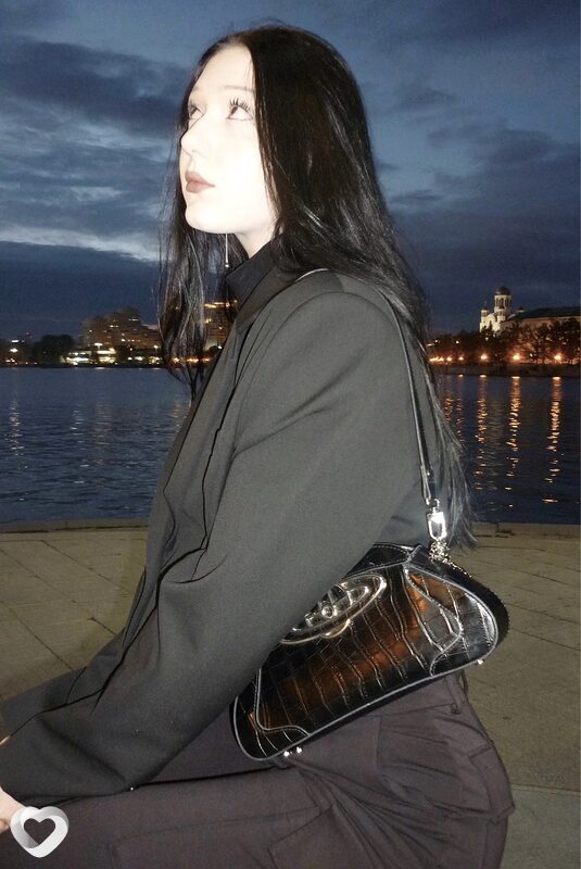 Карина, 19, Екатеринбурге — анкета №2352035