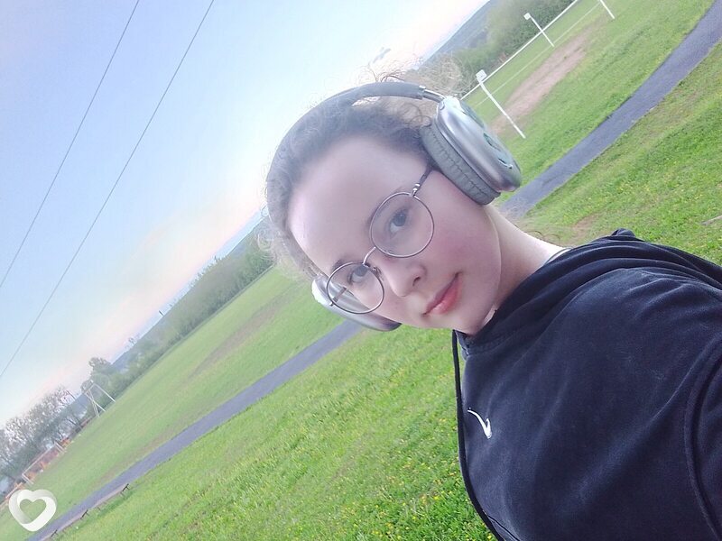 Masha Tyrova, Уни