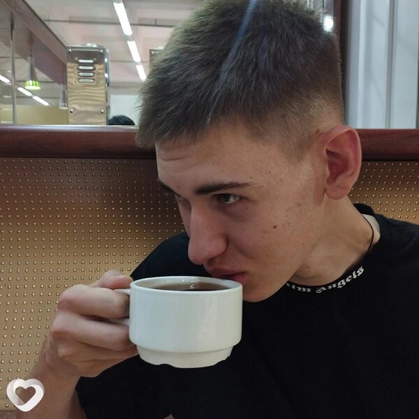 Артём, 21, Братске — анкета №2355298