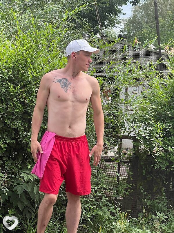 Олег, 22, Магнитогорске — анкета №2356547