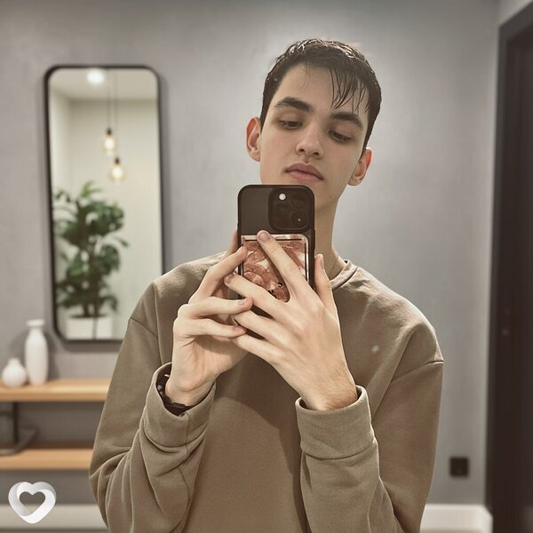 Александр, 21, Москве — анкета №2357330