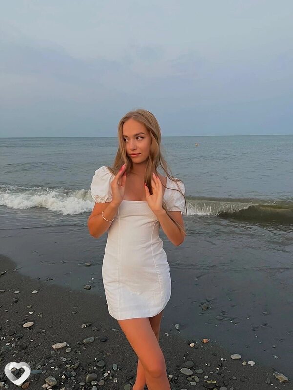 Олечка, 19, Москве — анкета №2359764