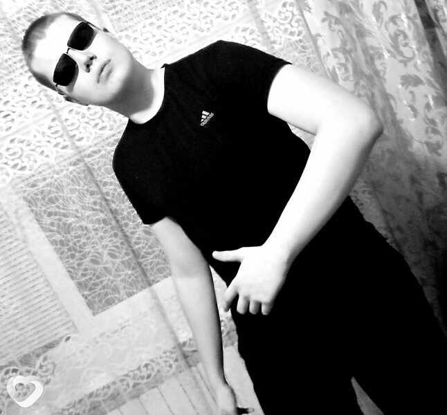 Антон, 20, Москве — анкета №2361381