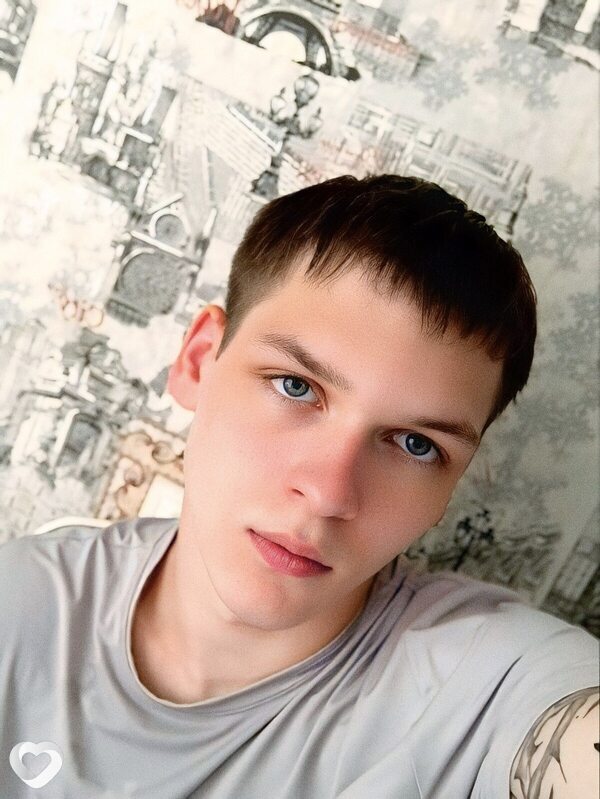 Виктор, 21, Усолье-Сибирское — анкета №2363573